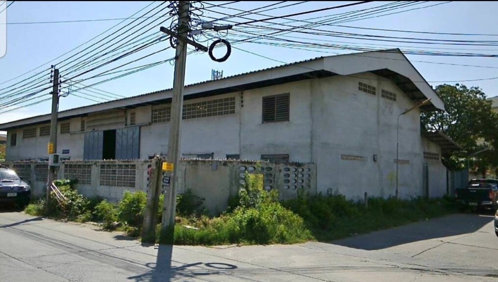 For RentWarehouseSamut Prakan,Samrong : Warehouse for rent, size 810 8 square meters, near Bang Pu Industrial Estate, Robinson Samut Prakan, Paolo Hospital Samut Prakan.