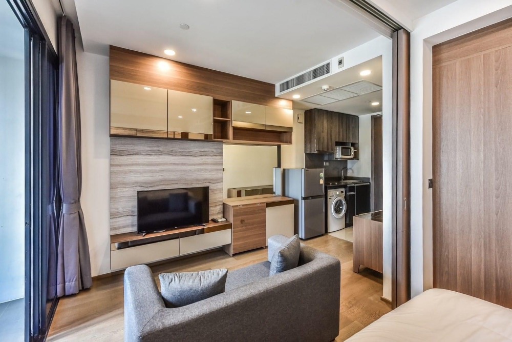 For RentCondoSiam Paragon ,Chulalongkorn,Samyan : New room! For rent: Ashton Chula-Silom, beautifully decorated room, good view, not blocked. There is a washing machine, fully furnished, near Chula University and MRT Samyan.
