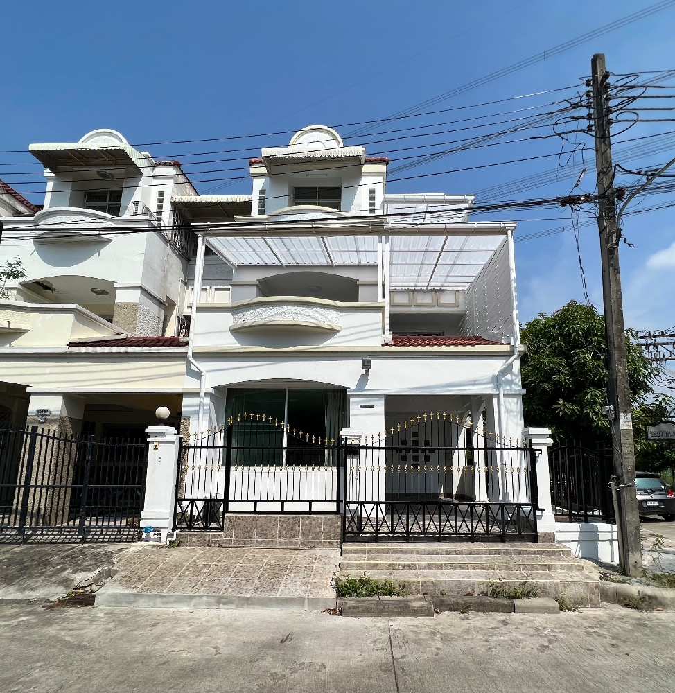 For RentTownhomeBangna, Bearing, Lasalle : [For RENT] Spacious split-level townhome, 4 bedrooms, 4 bathrooms, newly renovated, opposite Mega Bangna