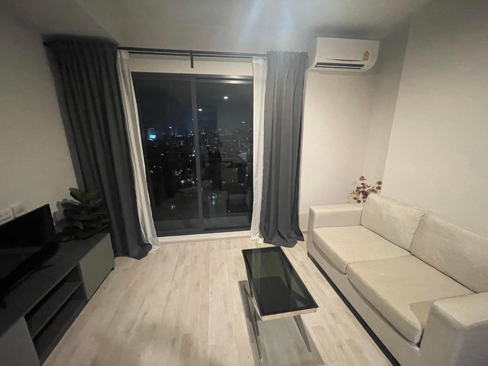 For RentCondoRatchadapisek, Huaikwang, Suttisan : Condo for rent Ideo Ratchada - Sutthisan, beautiful room, next to MRT Sutthisan.