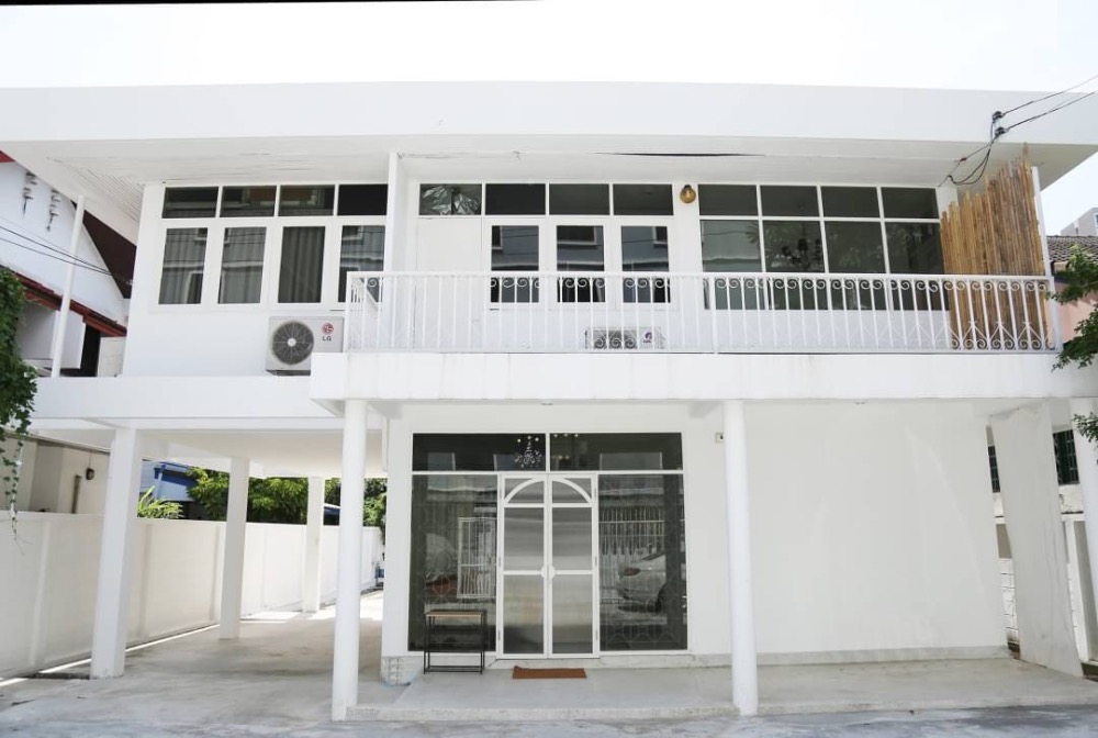 ให้เช่าโฮมออฟฟิศลาดพร้าว เซ็นทรัลลาดพร้าว : Minimal House ให้เช่าบ้านเดี่ยวสไตล์มินิมอล ลาดพร้าว ซ.3  จตุจักร กรุงเทพ ทำเลดี เดินทางสะดวก ย่านลาดพร้าว-รัชดา-จตุจักร-พหลโยธิน กรุงเทพ