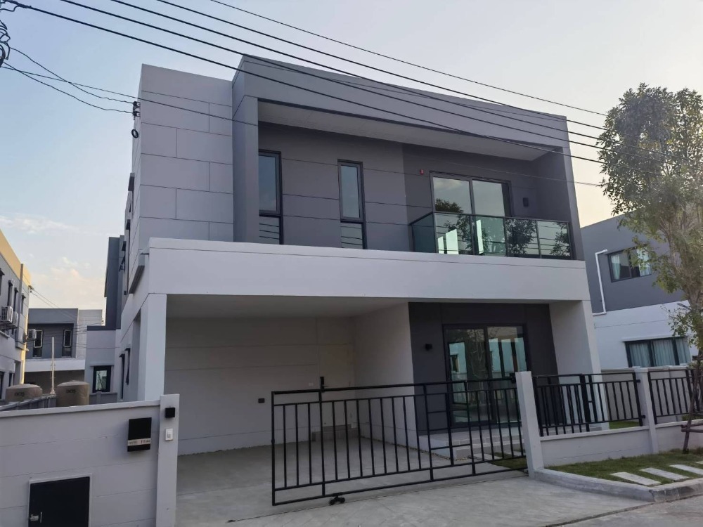 For RentHouseBangna, Bearing, Lasalle : Single house for rent, Centro Bangna, beautiful house, ready to move in, Modern style, near Bangna-Trad Road and MEGA Bangna.