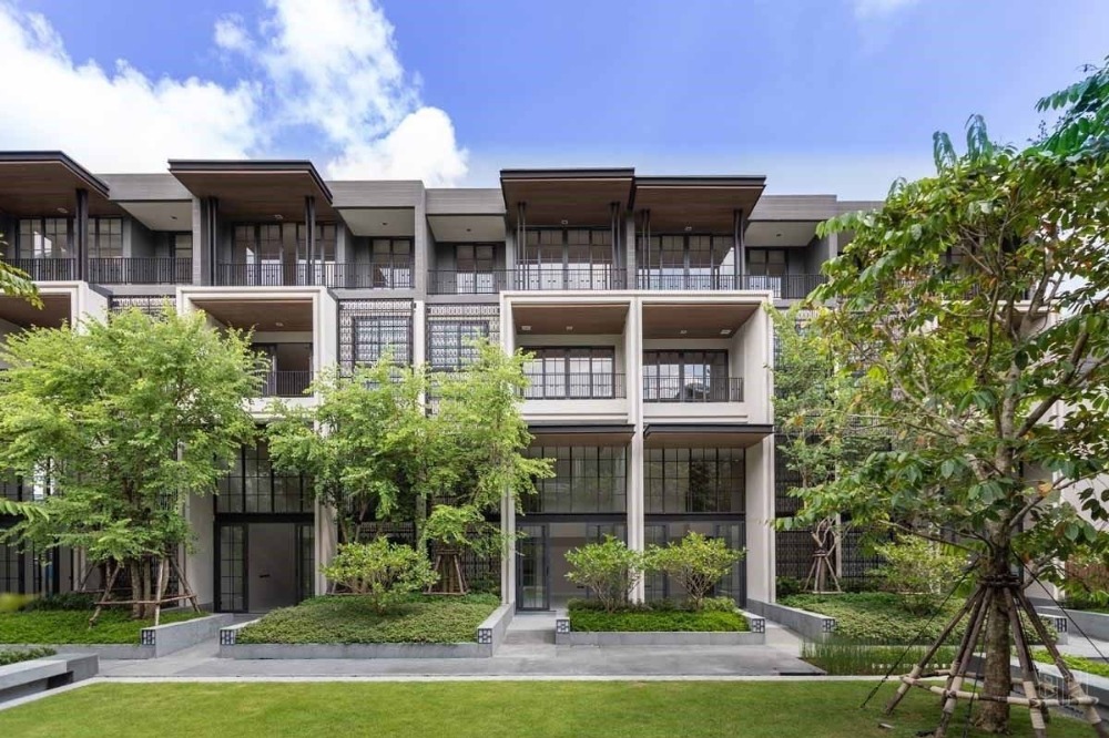 ให้เช่าทาวน์โฮมสุขุมวิท อโศก ทองหล่อ : LTHC9667 – Townhouse FOR RENT in Sukhumvit 31 4 beds 5 baths size 50 sq.w. Near MRT Petchaburi Station ONLY 190k/Month