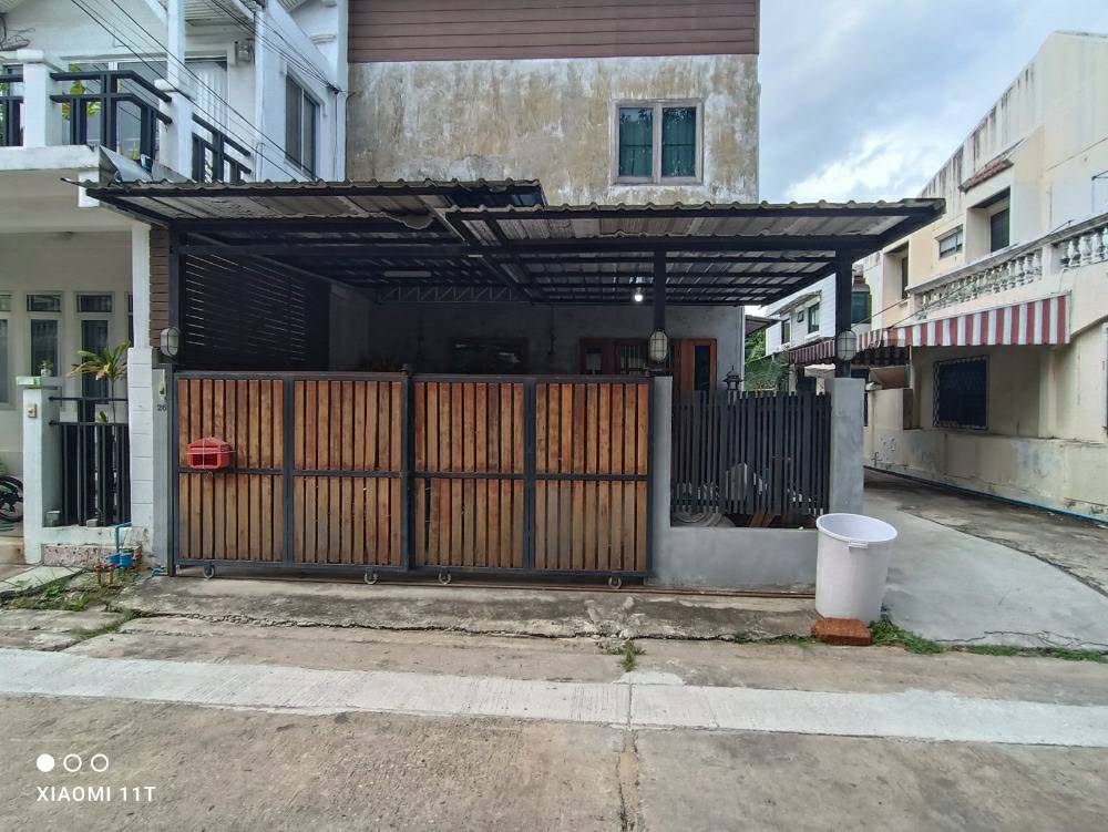 For RentTownhomeLadprao101, Happy Land, The Mall Bang Kapi : Townhome for rent Sindhorn Village, 2 floors, 2 bedrooms, 2 bathrooms, 18,000/month