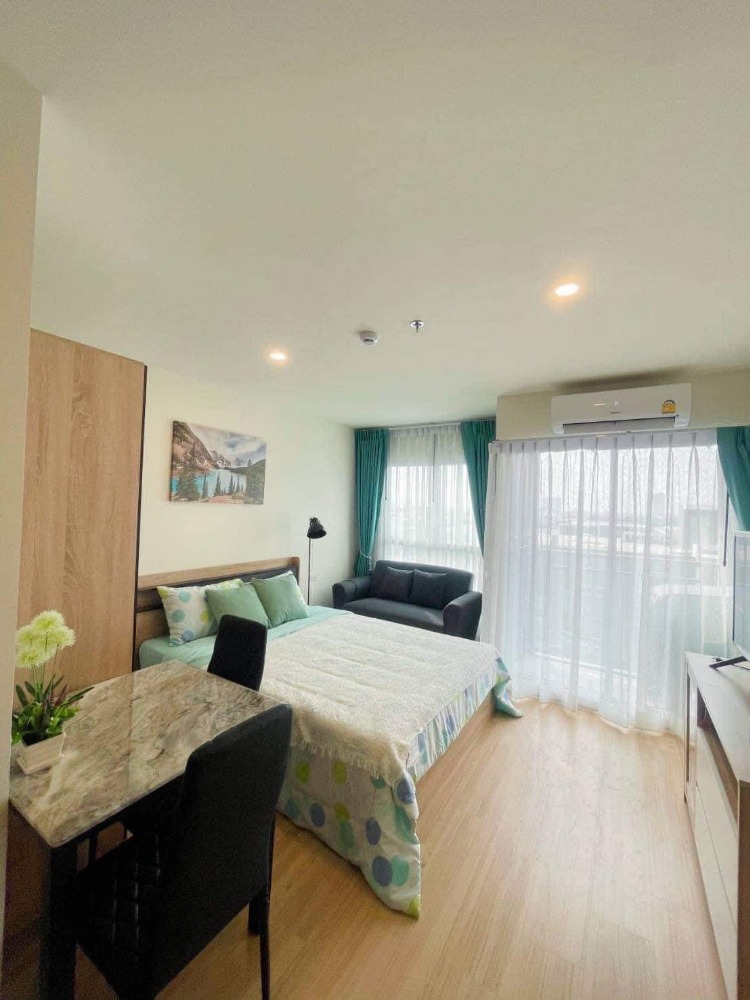 For RentCondoChaengwatana, Muangthong : ⛩️ For rent Lumpini Ville Chaengwattana - Pak Kret Station // Size 22.3 sq m // 8th floor // Studio room // View of the building 💥 There is a washing machine.