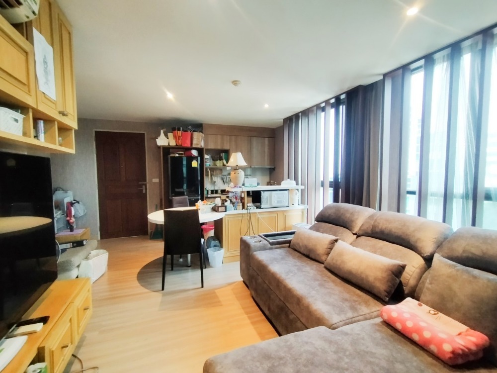 For SaleCondoLadprao, Central Ladprao : Condo for sale Ideo Lat Phrao 17, free furniture, air conditioning, ready to move in, 62.7 square meters, 7th floor, corner room, next to MRT Lat Phrao, only 10 meters, 5.8 million.