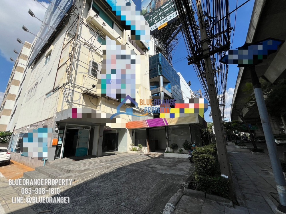 For RentRetail SpaceRama9, Petchburi, RCA : Business/Retail Space for rent, next to Rama 9 Road. suitable for Restaurant/ Shop/ Showroom/ Office/ Cafe/ Dentistry/ Massage Shop/ Spa/ etc.