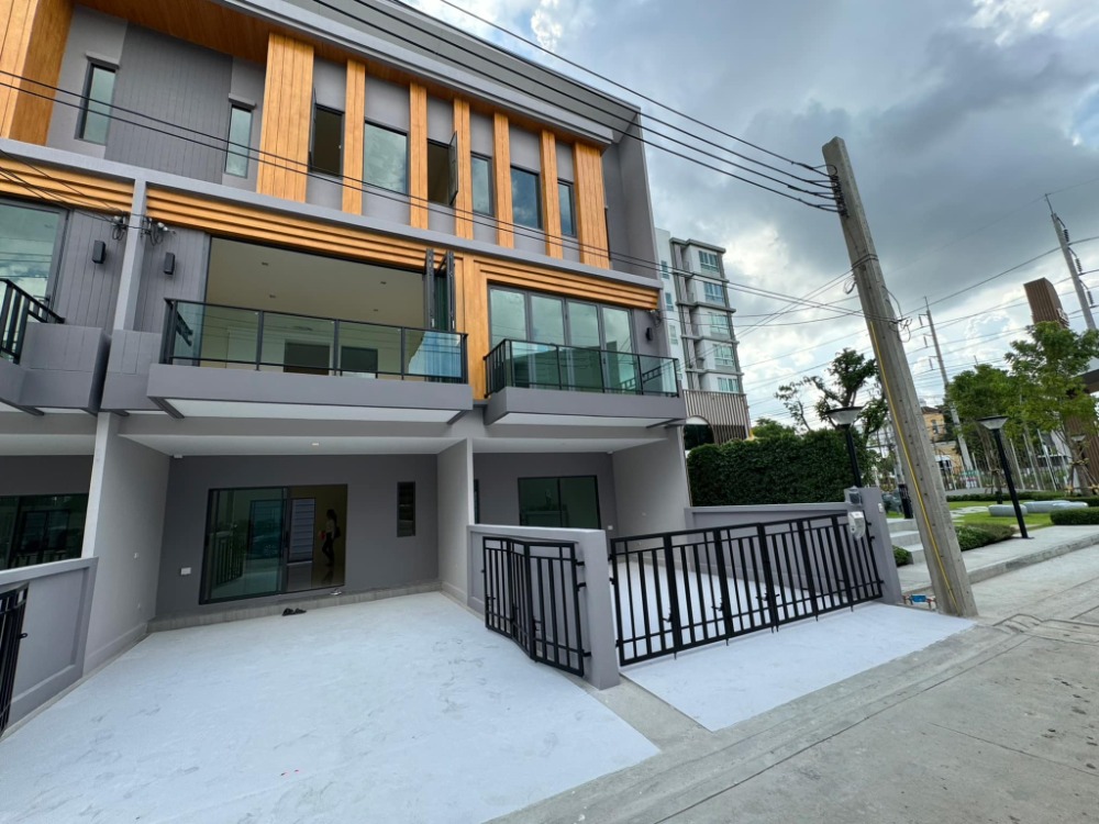 ให้เช่าทาวน์โฮมลาดกระบัง สุวรรณภูมิ : 🔴45,000฿🔴 𝐓𝐨𝐰𝐧𝐡𝐨𝐦𝐞 𝐄𝐢𝐠𝐞𝐧 𝐑𝐚𝐦𝐚 𝟗 | ทาวน์โฮม ไอเจ้นท์ พระราม 9 ♦️ ใกล้ Airport Link สถานีบ้านทับช้าง ยินดีบริการ🙏✍️สนใจทักไลน์​ตอบ​ไว​มาก​ @bbcondo88​ ✍️รหัส​ทรัพย์​ 879-B5462