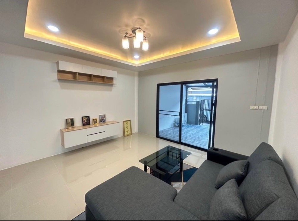 ขายทาวน์โฮมลาดพร้าว101 แฮปปี้แลนด์ : ขายด่วนทาวน์เฮ้าส์ หมู่บ้านสินธร บางกะปิ ตกแต่งใหม่สภาพพร้อมอยู่ >> โทร 0944788263
