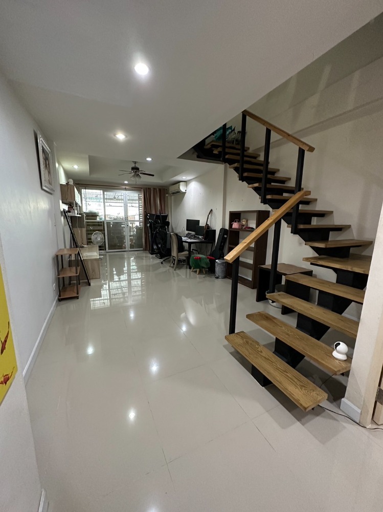 For SaleTownhomeLadprao, Central Ladprao : 3-story townhouse near the Yellow Line and Orange Line. Bodindecha School Lat Phrao Area, Bangkok