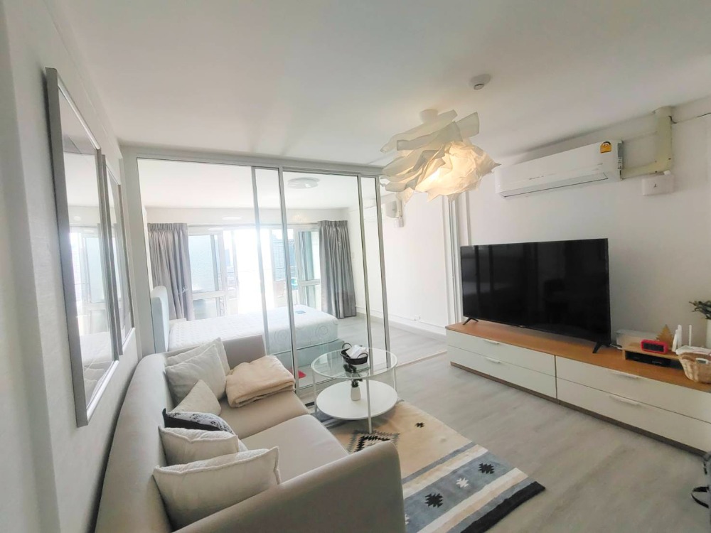 For SaleCondoKasetsart, Ratchayothin : Room for sale 44 sq m. Fully Furnished with tenant, 23rd floor.