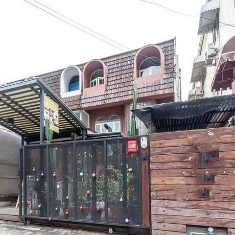 For RentTownhomeSathorn, Narathiwat : HR1401 Townhome for rent, 3 floors, corner unit, Soi Sathorn 7, next to Sathorn Building. city ​​tower Suitable for a restaurant, cafe, office, near BTS Chong Nonsi and St. Louis.
