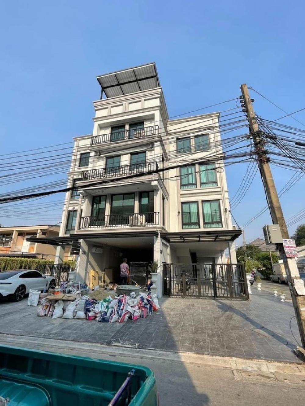 ให้เช่าโฮมออฟฟิศลาดพร้าว101 แฮปปี้แลนด์ : Home office, 4 floors lat phrao for rent