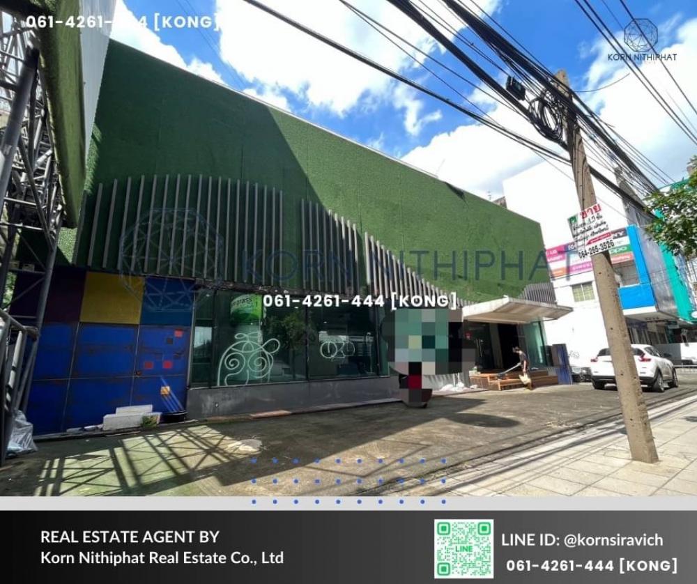 For RentRetail SpacePattanakan, Srinakarin : Stand Alone building for rent on Srinakarin Road, next to the Yellow Line BTS, with parking, suitable for clinics / spas / wellness / pet shops.