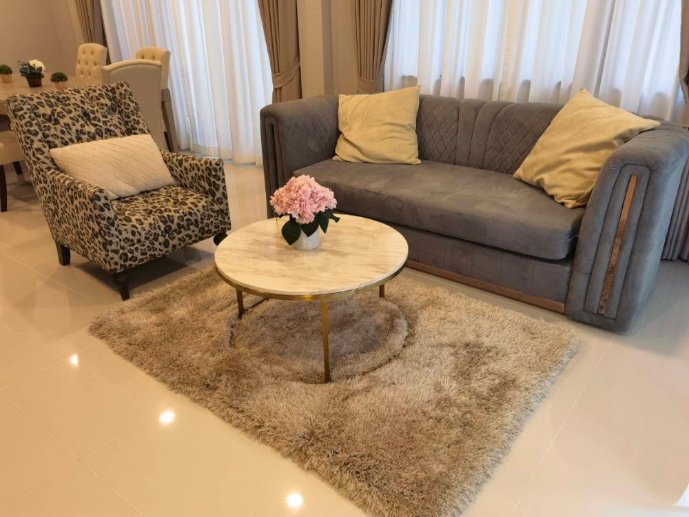 Centro Srinakarin Bangna house for rent Loading...