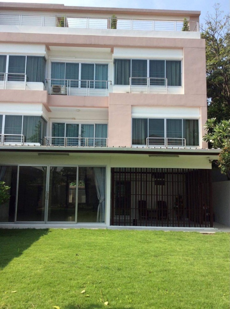 ให้เช่าบ้านสุขุมวิท อโศก ทองหล่อ : ให้เช่าบ้านสุขุมวิท 49 / 4 ห้องนอน / มีดาดฟ้า