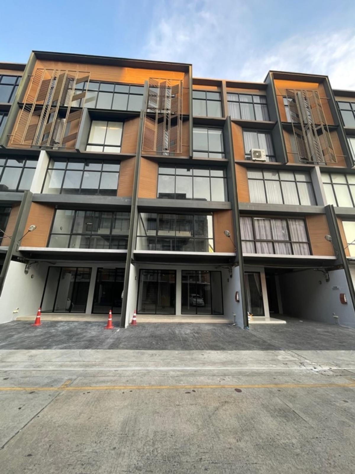 ให้เช่าทาวน์โฮมอ่อนนุช อุดมสุข : For Rent New Home Office  The Pride Sukhumvit 77 (เดอะ ไพรด์ สุขุมวิท 77)