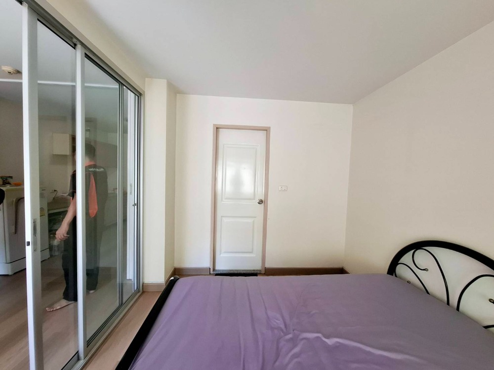 For SaleCondoRattanathibet, Sanambinna : 😘CONDO 37 sq m, 1.45 million baht, next to MRT Tiwanon Intersection Station. In front of the condo is the BTS station. Traveling is very convenient.