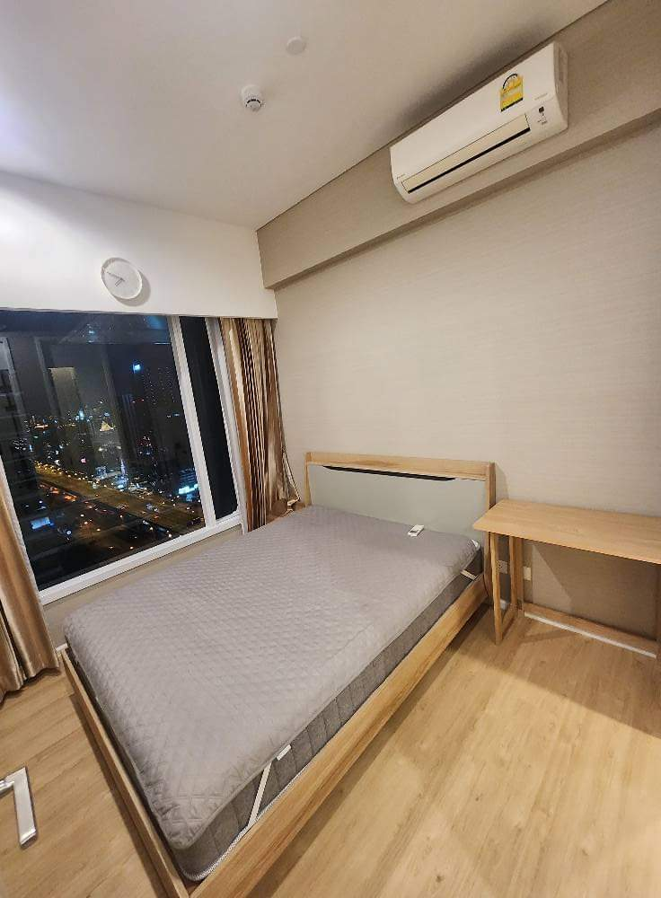 For SaleCondoLadprao, Central Ladprao : Condo for sale, The Saint Residences, Building B, 28th floor, city view, size 30.00 sq m.