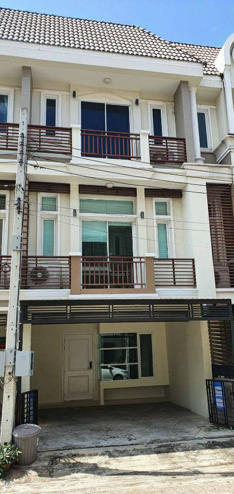 ให้เช่าทาวน์โฮมเกษตร นวมินทร์ ลาดปลาเค้า : ทาวน์โฮม พรีเมียมเพลส Premium place Ekamai-Ramindra  สุคนธสวัสดิ์ ที่ตั้ง 429 ถนนสุคนธสวัสดิ์ แขวงลาดพร้าว เขตลาดพร้าว กรุงเทพมหานคร