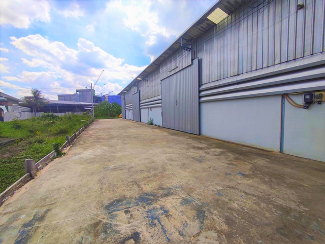 For RentWarehouseRattanathibet, Sanambinna : Muang ThongThani Warehouse Srisaman for rent Thaiwasadu Robinson Tiwanon 80sq.wa. 180sq.m.