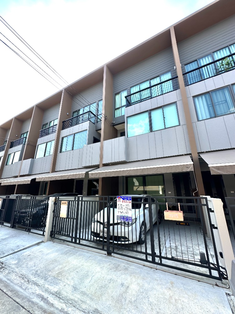 For SaleTownhomeMin Buri, Romklao : For sale and rent, 3-story townhome, Baan Klang Muang Rama 9-Krungthep Kreetha. Fully decorated, ready to move in