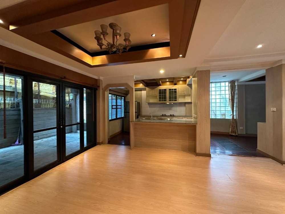 For RentTownhomeRama9, Petchburi, RCA : For rent, 4-story townhome, Ekkamai, company registration possible (N.860)