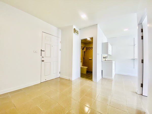 For RentCondoBangna, Bearing, Lasalle : [ For rent ] 5,800 baht/month  cheap price, 37 sq m., The Parkland Bangna Km. 5.