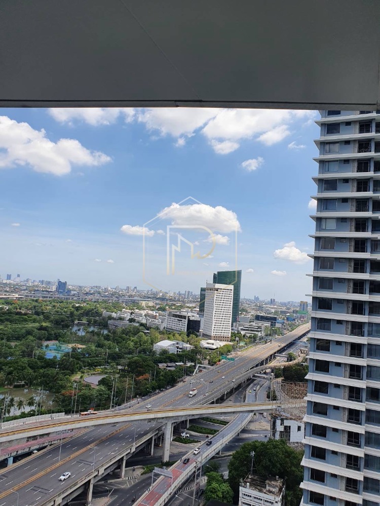 For RentCondoLadprao, Central Ladprao : Room available for rent urgently! : The Saint Residences (The Saint Residences) If interested in negotiating the price, add Line @condo168 (with @ in front as well)