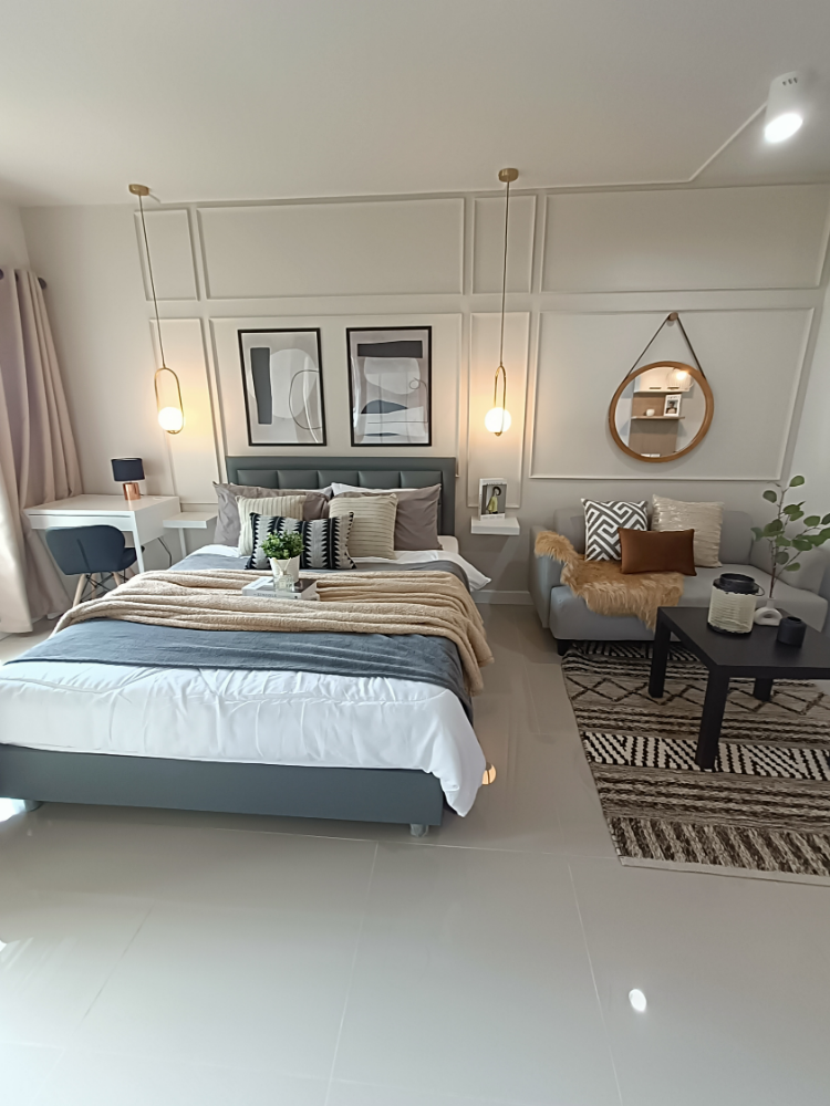 For RentCondoLadkrabang, Suwannaphum Airport : Luxurious room for rent, Condo Iris Avenue On Nut Wongwaen, Building 2, 2nd floor, swimming pool view, 28 sq m.