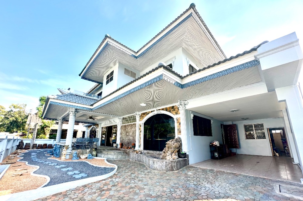For RentHousePinklao, Charansanitwong : For rent, 2-story detached house, European style✨ 6 bedrooms, 4 bathrooms, only 150k, contact 095 426 4563 (Boss)