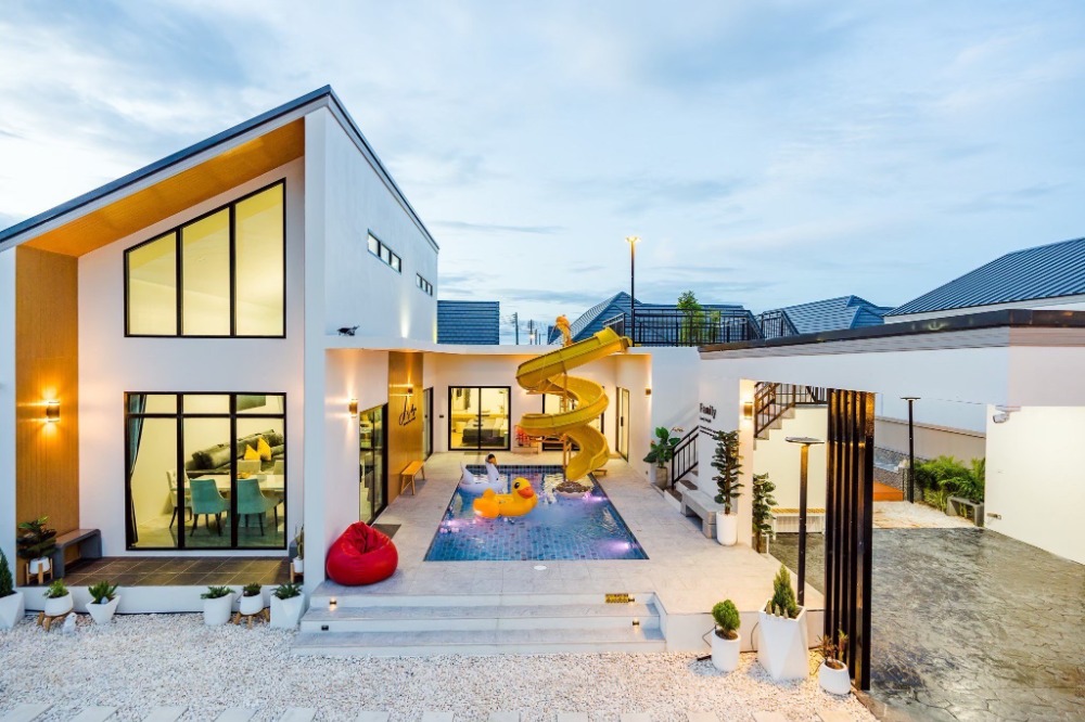 For RentHotel&Apartment BusinessCha-am Phetchaburi : Single house for rent, Pool Villa, Cha-am, Hua Hin, 117 sq m, with built-in furniture, in the heart of the city, very close to the beach. The project helps with marketing and rental management as well.