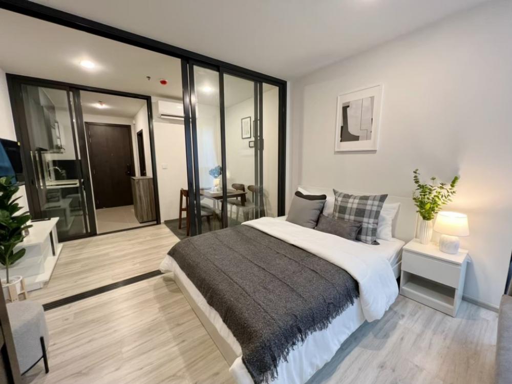 For RentCondoRatchadapisek, Huaikwang, Suttisan : XT Huai Khwang mrt Huai Khwang 75 m, there is a washing machine.