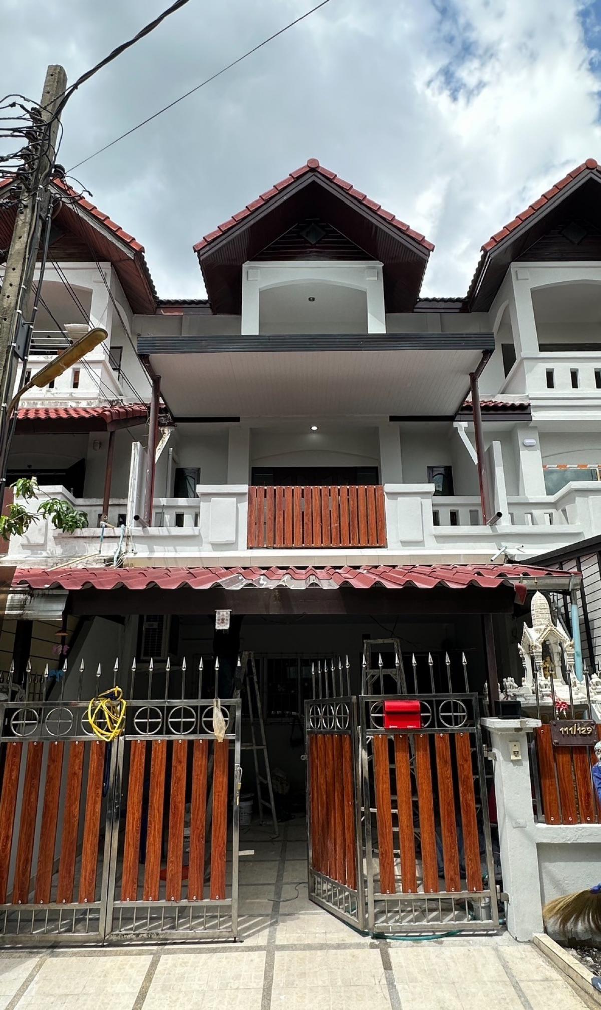 For RentTownhomeChokchai 4, Ladprao 71, Ladprao 48, : Townhome for rent, Lat Phrao 101, Soi Pho Kaeo.