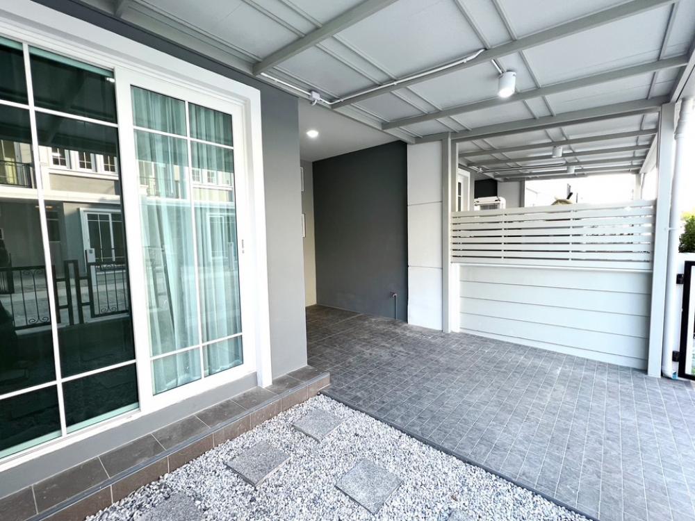 For RentTownhomeBangna, Bearing, Lasalle : House for rent Golden Town Sukhumvit-La Salle, Soi Sukhumvit 113, can enter and exit via Lasalle and Bearing, for rent 25,000/month.