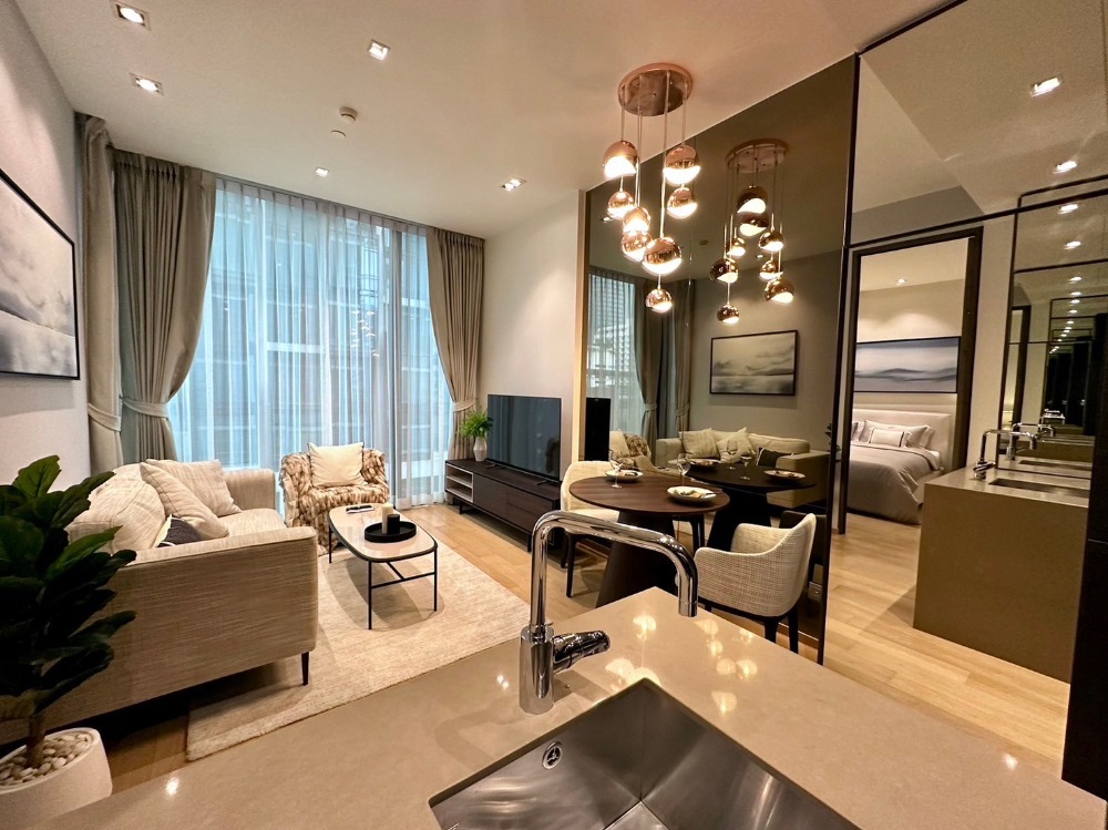 For RentCondoWitthayu, Chidlom, Langsuan, Ploenchit : 1 bedroom for rent, newly decorated, imported furniture. Ready to move in