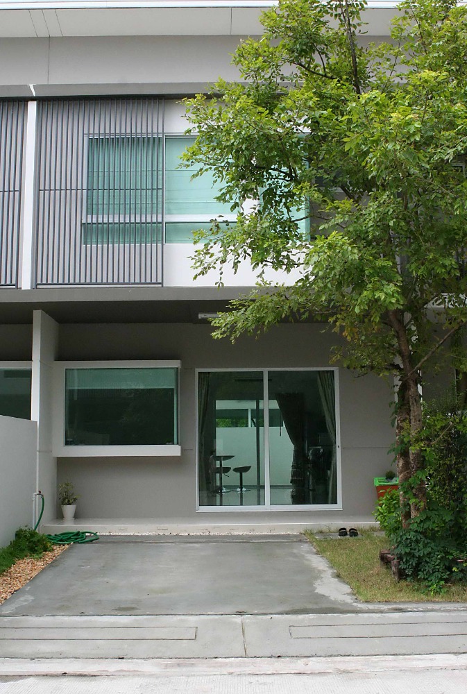 For RentTownhomeBangna, Bearing, Lasalle : For rent, INDY Bangna KM.26, Soi ABAC, 2-story townhouse, area 18 square wah, 2 bedrooms, 3 bathrooms.