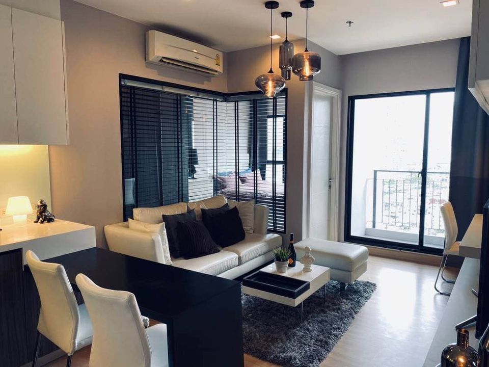 For RentCondoWongwianyai, Charoennakor : 👑 Urbano Absolute Sathon - Taksin 👑 The room is well decorated, very beautiful, complete with furniture and electrical appliances, ready to move in.