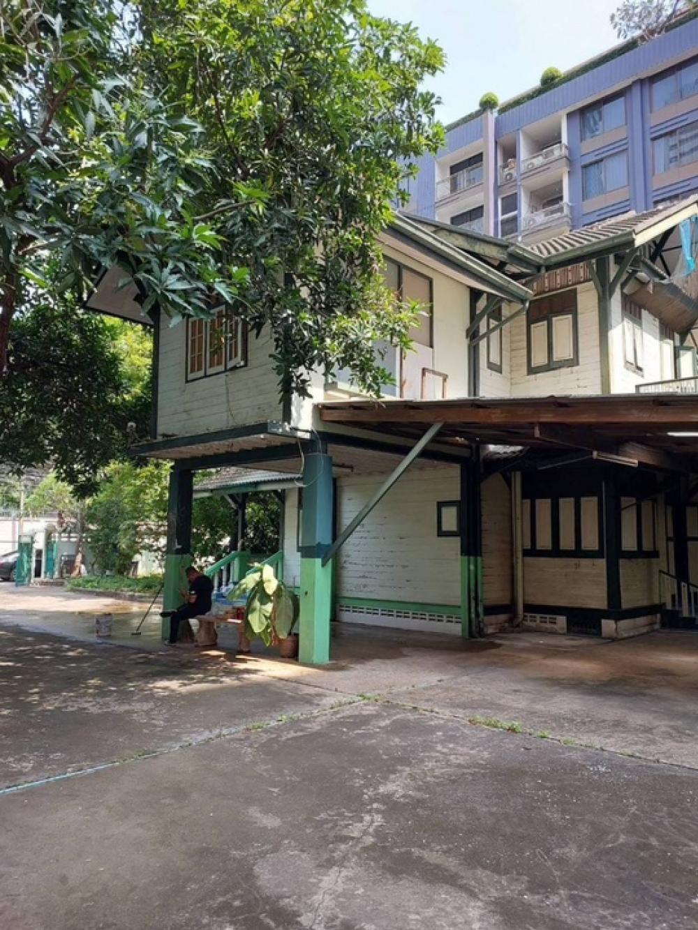 For RentRetail SpaceSilom, Saladaeng, Bangrak : For rent: Traditional Thai house @Silom - Sathorn for business: cafe / spa / restaurant / Thai Fine Dining / Michelin Chef / Michelin Star / Michelin Guide