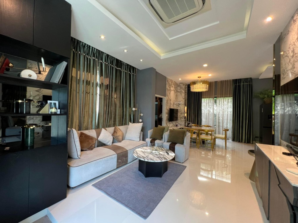 Detatched House for rent: Bangkok Boulevard Ramintra-Serithai 2  4 bedrooms | 5 bathrooms Size 330 sqm. Luxurious House Near The Mall Bangkapi. Fully furnished Ready to move in Loading...