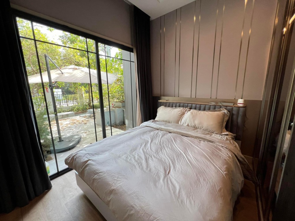 Detatched House for rent: Bangkok Boulevard Ramintra-Serithai 2  4 bedrooms | 5 bathrooms Size 330 sqm. Luxurious House Near The Mall Bangkapi. Fully furnished Ready to move in Loading...