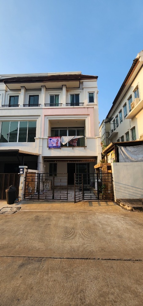 For SaleTownhomeKasetsart, Ratchayothin : Urgent sale, house in the middle of Krung Ratchavipha, corner house, cheapest in the project.