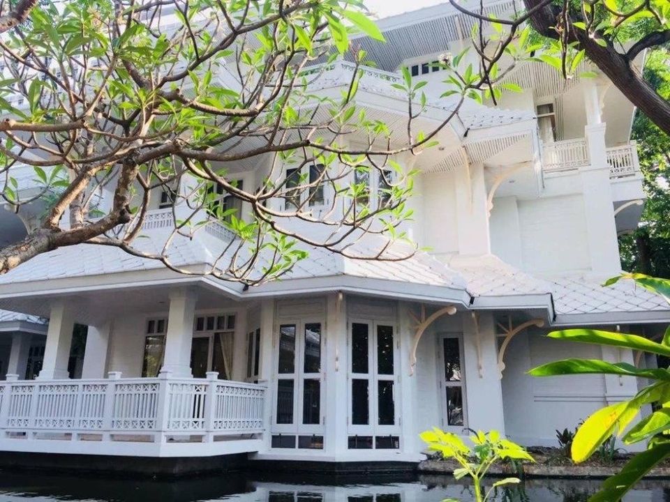 For RentHouseRama 8, Samsen, Ratchawat : 4BR Riverside Villa in Dusit, rent price start from 100,000/m Pets friendly!