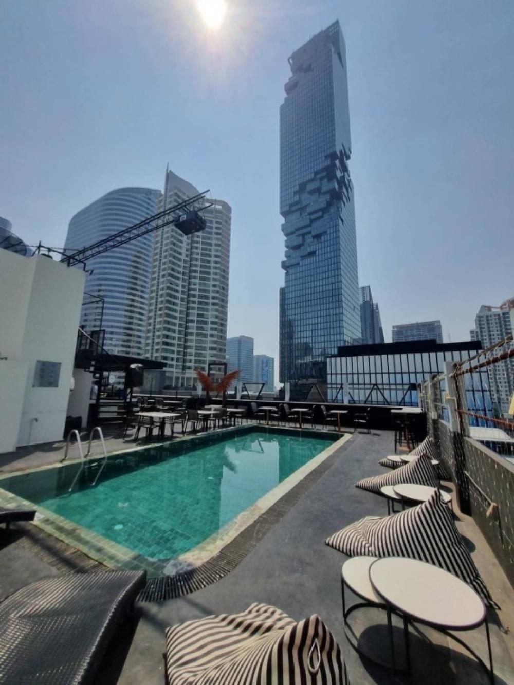 For RentRetail SpaceSathorn, Narathiwat : For rent: Restaurant/Rooftop Bar/Dinner @BTS Chong Nonsi, near BTS, view of Mahanakhon Building, very good location.