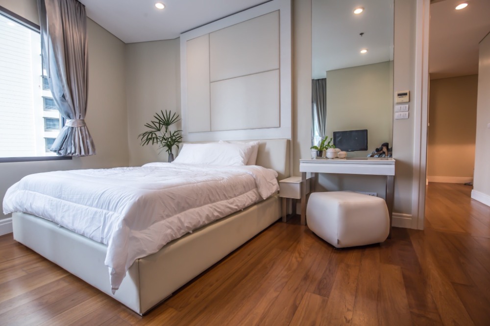 For RentCondoSukhumvit, Asoke, Thonglor : For Rent🥰Bright Sukhumvit 24📌(Line:@rent2022), Beautiful room, Good price and Ready to move in!!