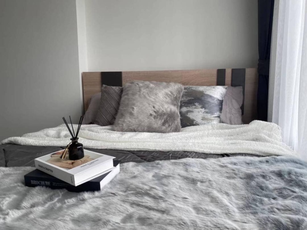 For RentCondoPattanakan, Srinakarin : Condo for rent: Rich Park @Triple Station, convenient travel, easy to find things to eat, near MRT Yellow Line, Hua Mak Station, Airport Link, Hua Mak Station.