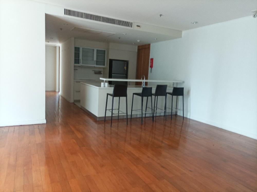 ให้เช่าคอนโดสีลม ศาลาแดง บางรัก : For rent Royal Saladeng 4bedroom 4bathroom 210sqm rent fee 100,000 per month rainy 081 8895470