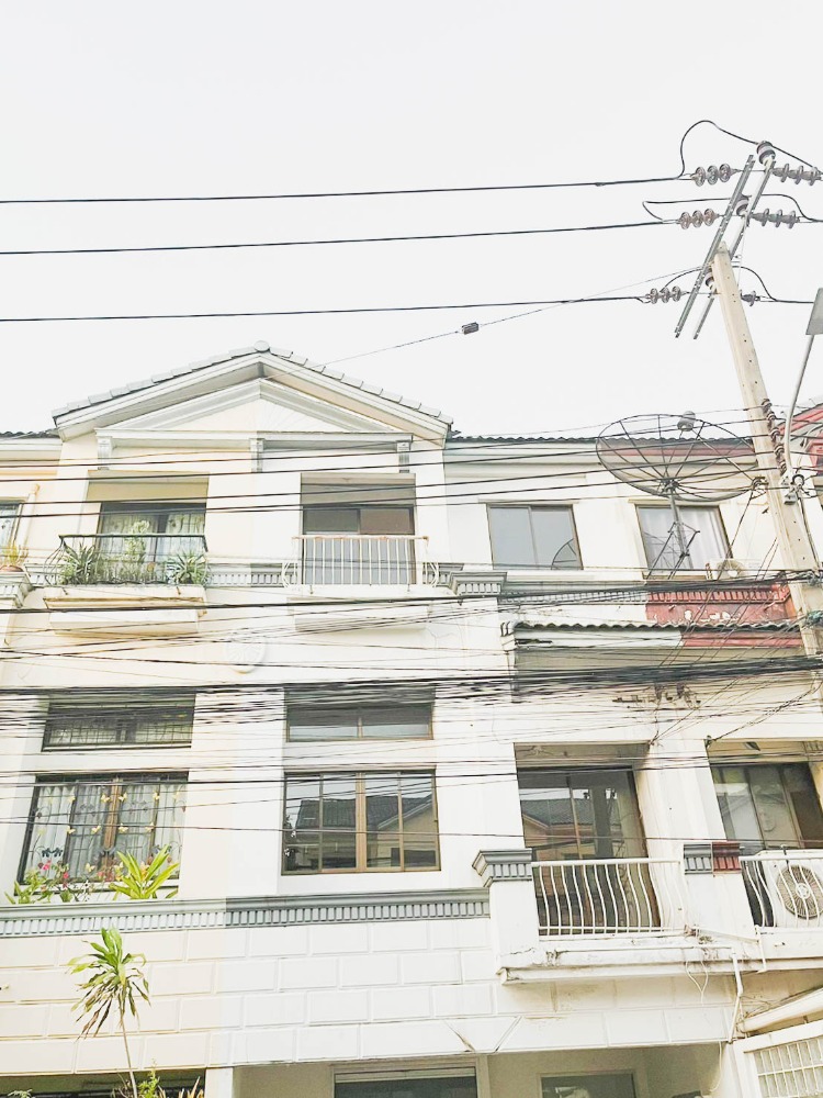 ให้เช่าทาวน์โฮมรัชดา ห้วยขวาง : HK0121😊 For RENT ให้เช่า ทาวน์โฮม Townhome 3 ชั้น,🚪3 ห้องนอน🏢ห้วยขวาง Huai Khwang🔔พื้นที่บ้าน:22.00ตร.วา🔔พื้นที่ใช้สอย:200.00ตร.ม.💲เช่า:25,000฿📞O99-5919653,O65-9423251✅LineID:@sureresidence