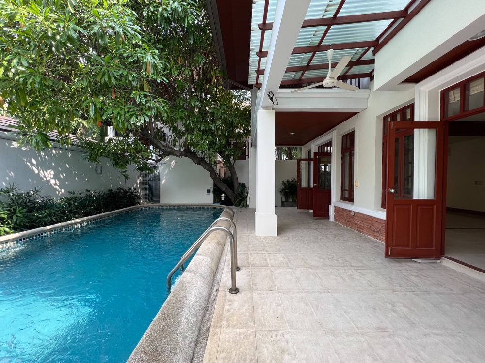 ให้เช่าบ้านสุขุมวิท อโศก ทองหล่อ : Pool villa 5B 5 Bath สวยให้เช่า Pet friendly