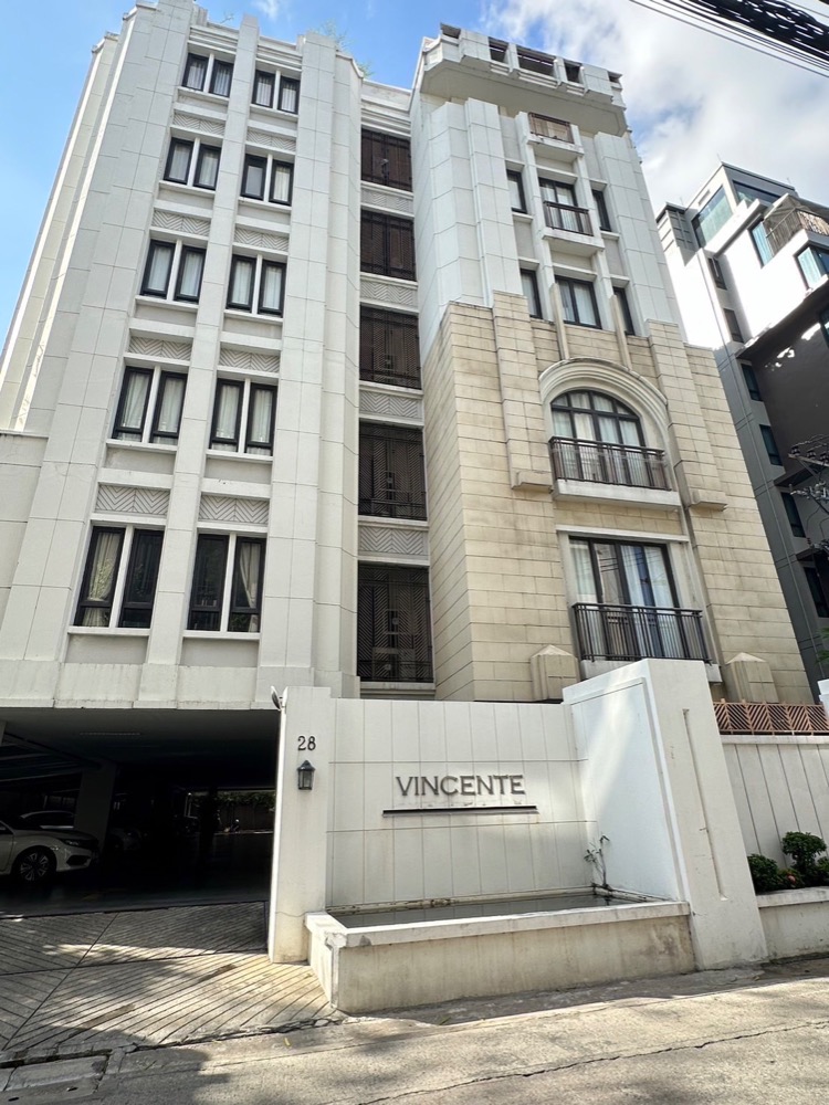 Low Rise Condo near BTS Phrom Phong (Vincente Sukhumvit 49) Vincente Condo Loading...